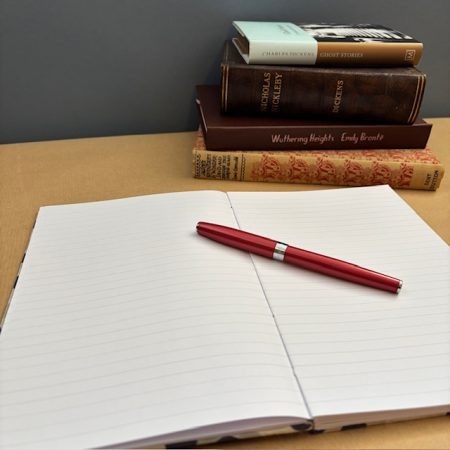 A5 Coptic stitch notebook | Lined paper | 48 pages | Blue/grey dot cover | Elastic closure