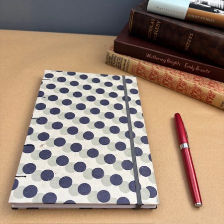 A5 Coptic stitch notebook | Lined paper | 48 pages | Blue/grey dot cover | Elastic closure