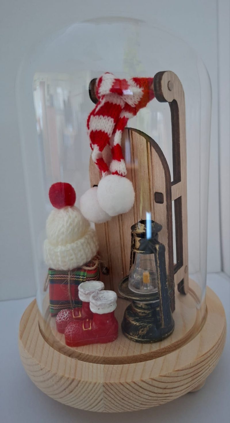Christmas display decoration ornament glass snow dome.