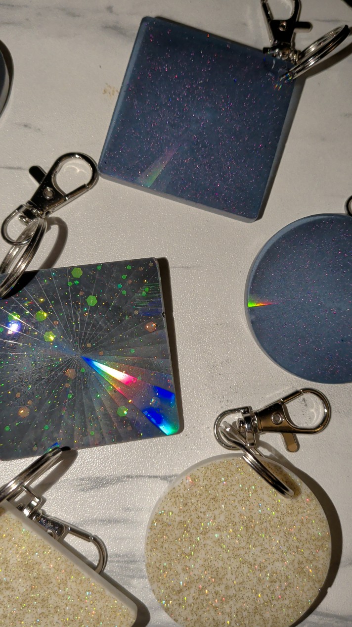 Resin holographic keyring