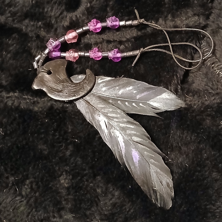 Hunter's Charms: Owlbear Talon | resin pendant | feathers | LARP, Cosplay, Theatre jewellery