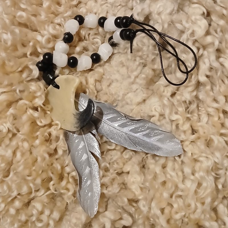 Hunter's Charms: Owlbear Talon | resin pendant | feathers | LARP, Cosplay, Theatre jewellery