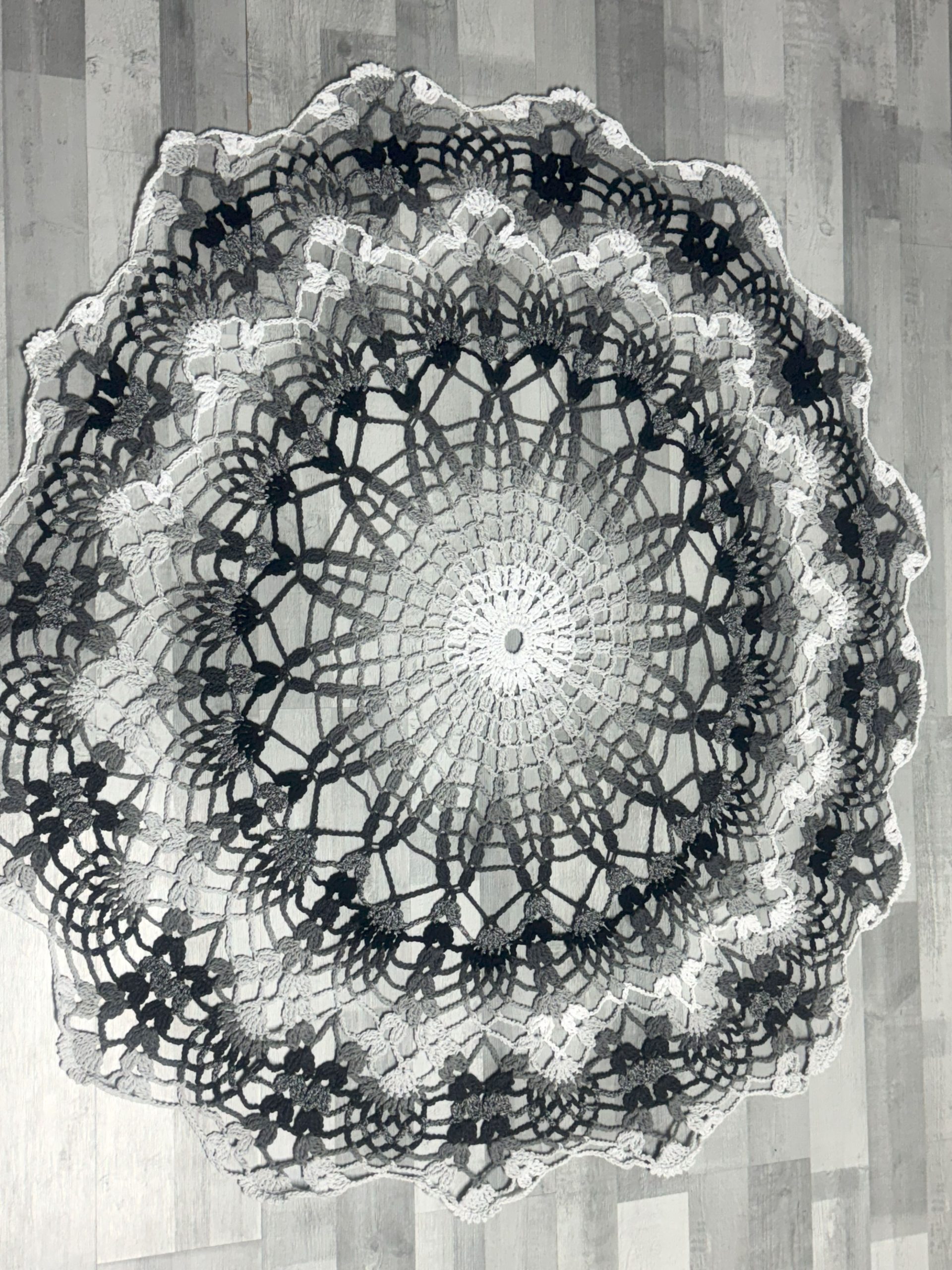 Crocheted round rug or bed cover