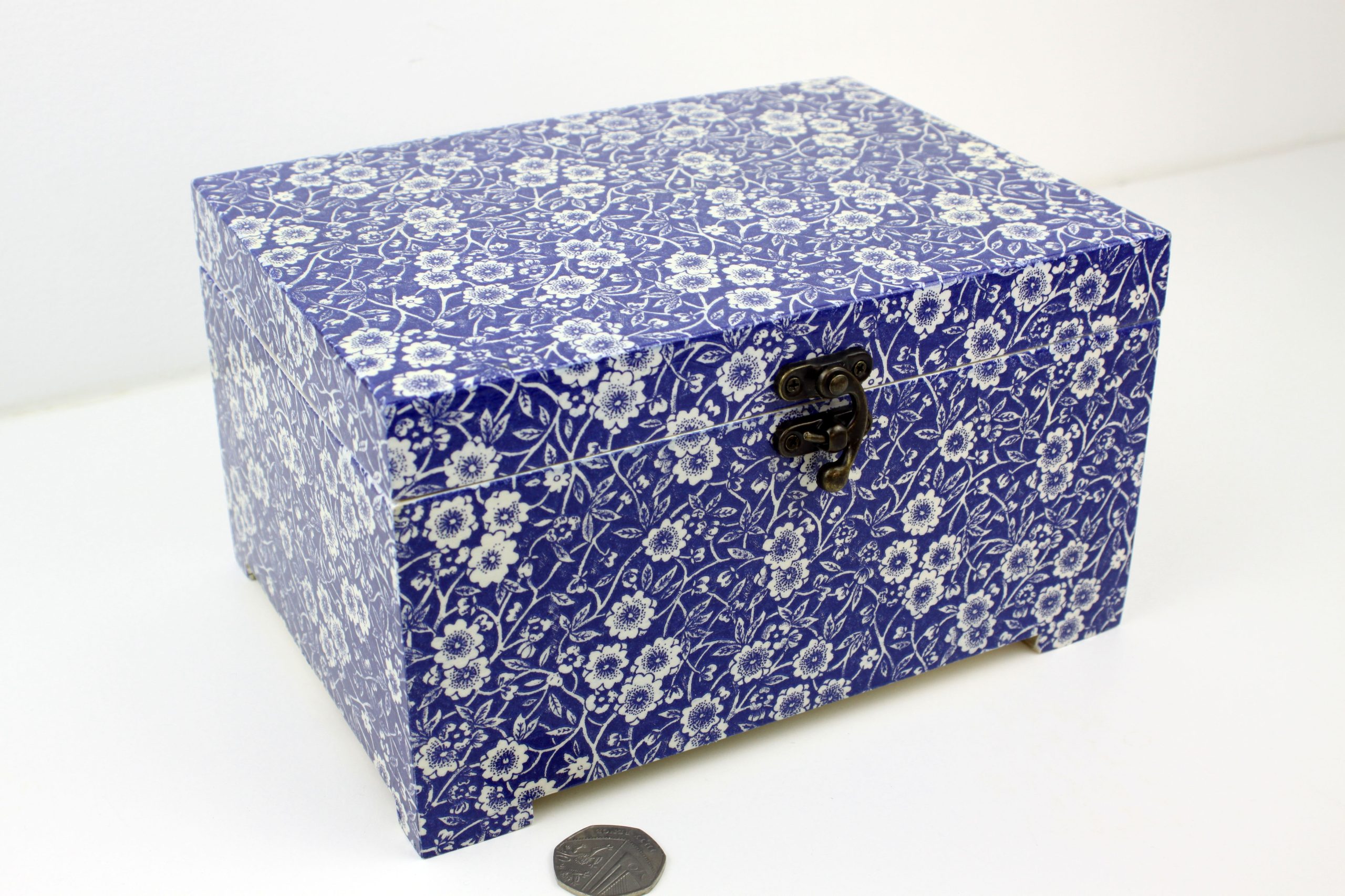 Wood handmade keepsake jewellery, memories, photo box, Flowers design, Lined