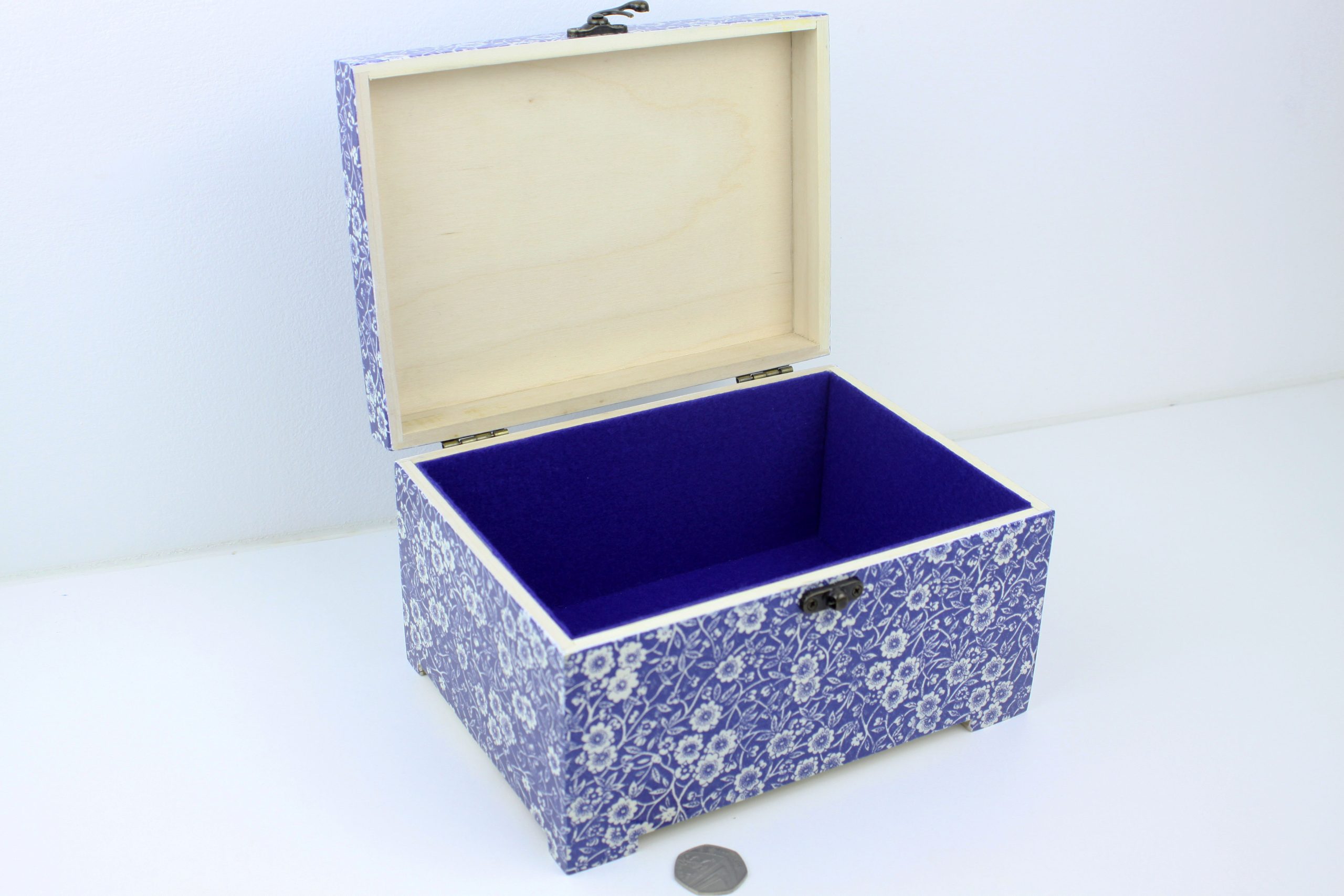 Wood handmade keepsake jewellery, memories, photo box, Flowers design, Lined
