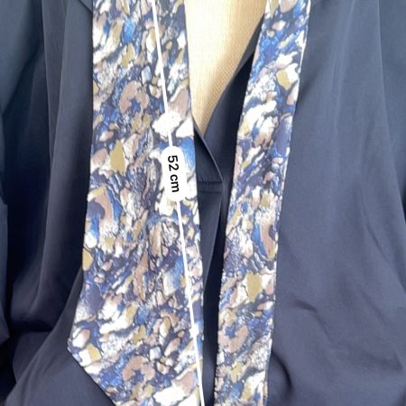 Modern and elegant scarf