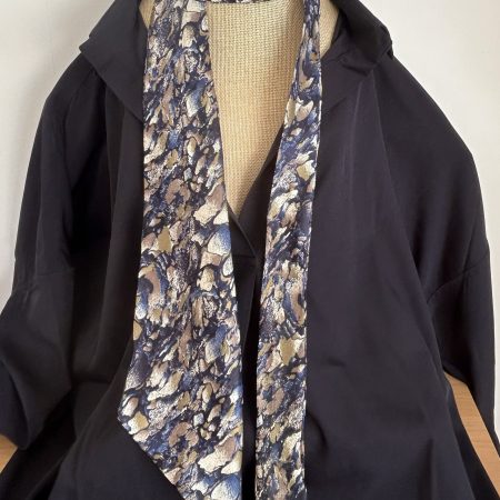 Modern and elegant scarf