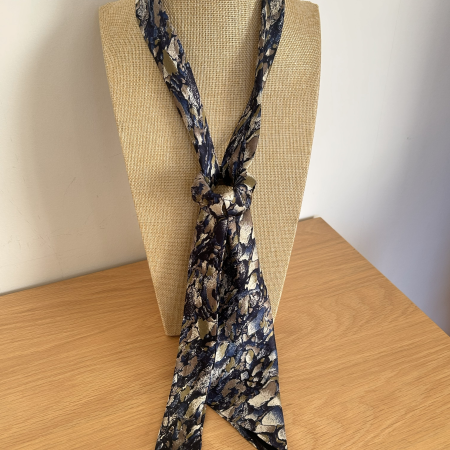 Modern and elegant scarf