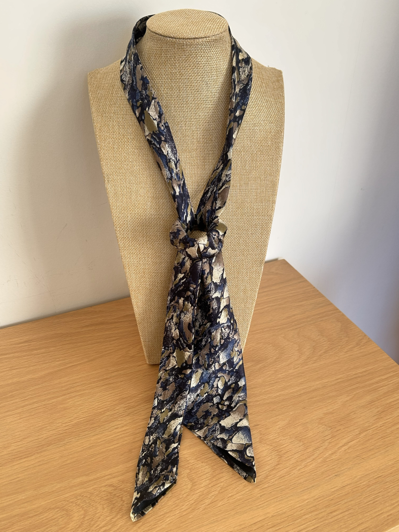 Modern and elegant scarf
