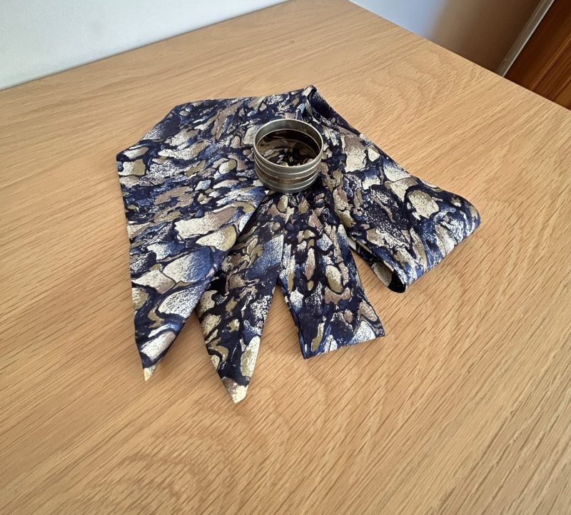 Modern and elegant scarf