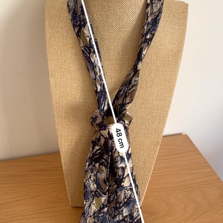 Modern and elegant scarf