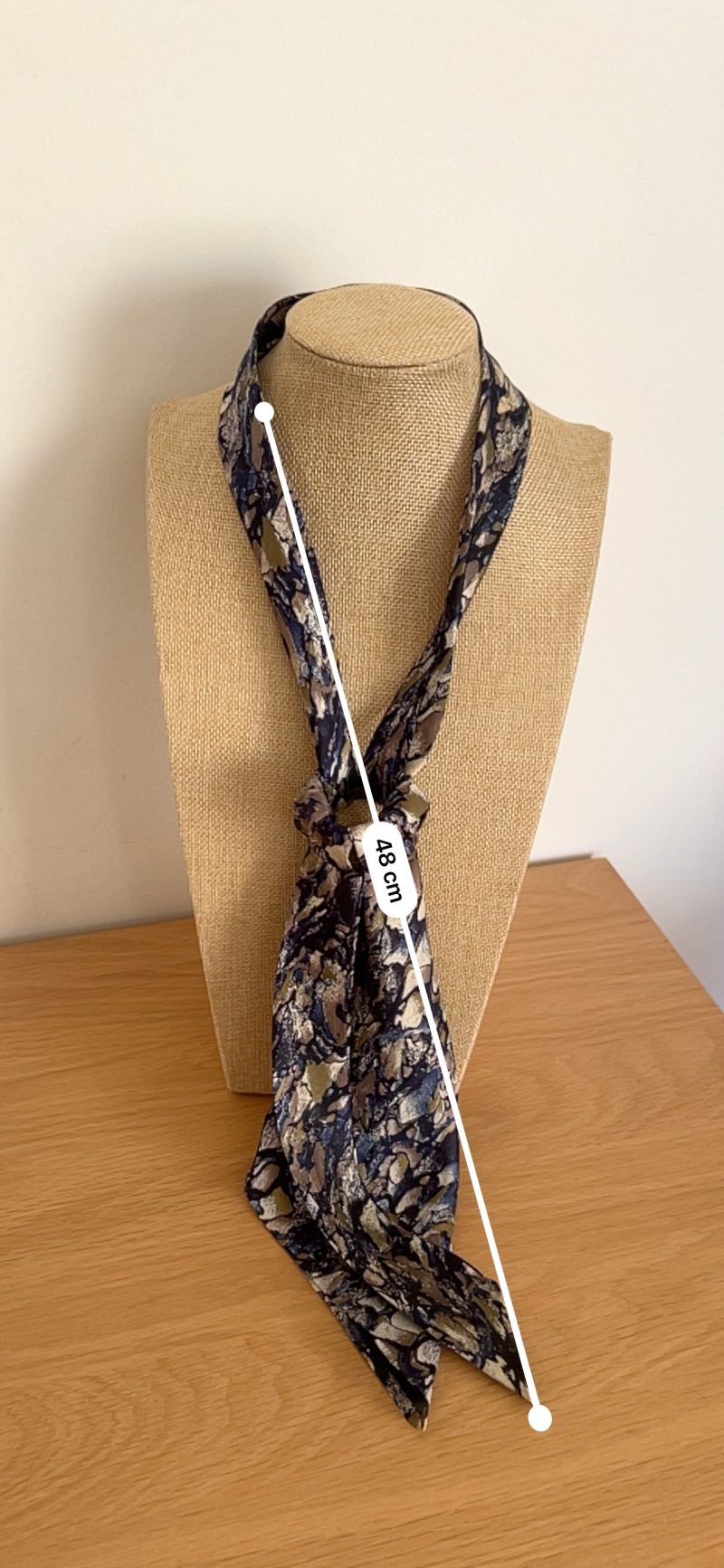 Modern and elegant scarf