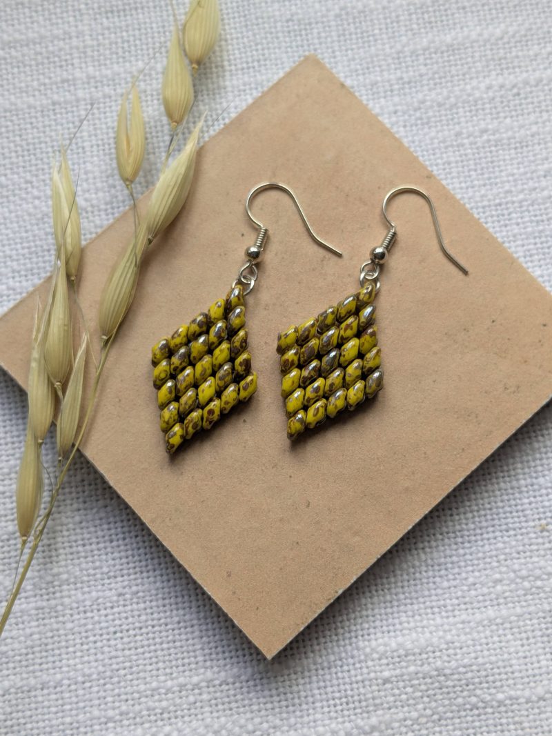 Handwoven Beaded Diamond-Shaped Dangle Earrings - Mottled yellow