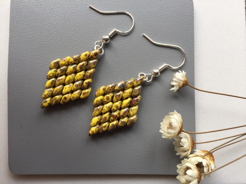 Handwoven Beaded Diamond-Shaped Dangle Earrings - Mottled yellow