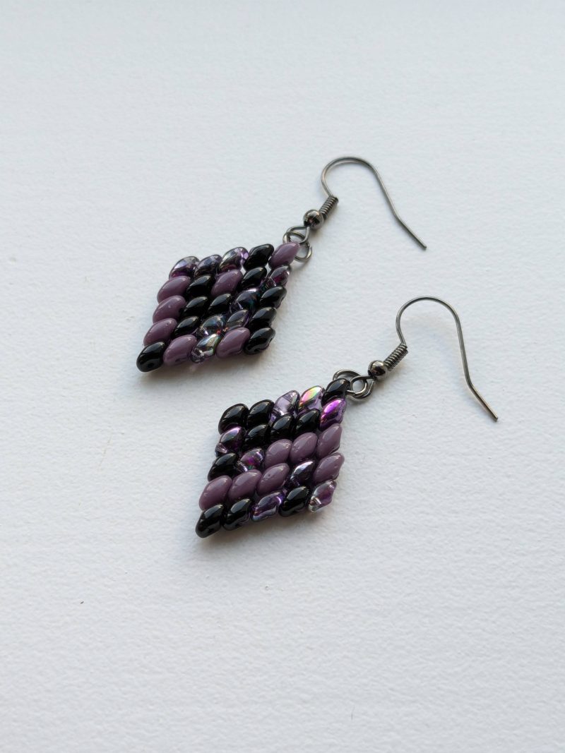 Handwoven Beaded Diamond-Shaped Dangle Earrings - Black and purple