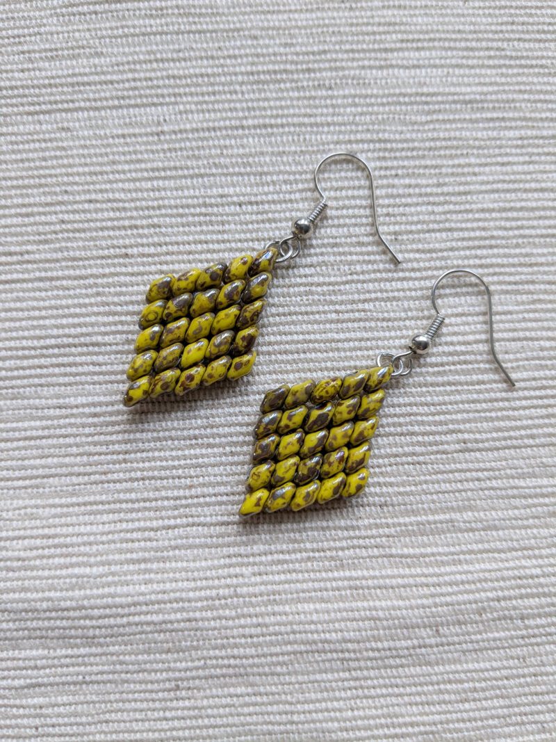 Handwoven Beaded Diamond-Shaped Dangle Earrings - Mottled yellow