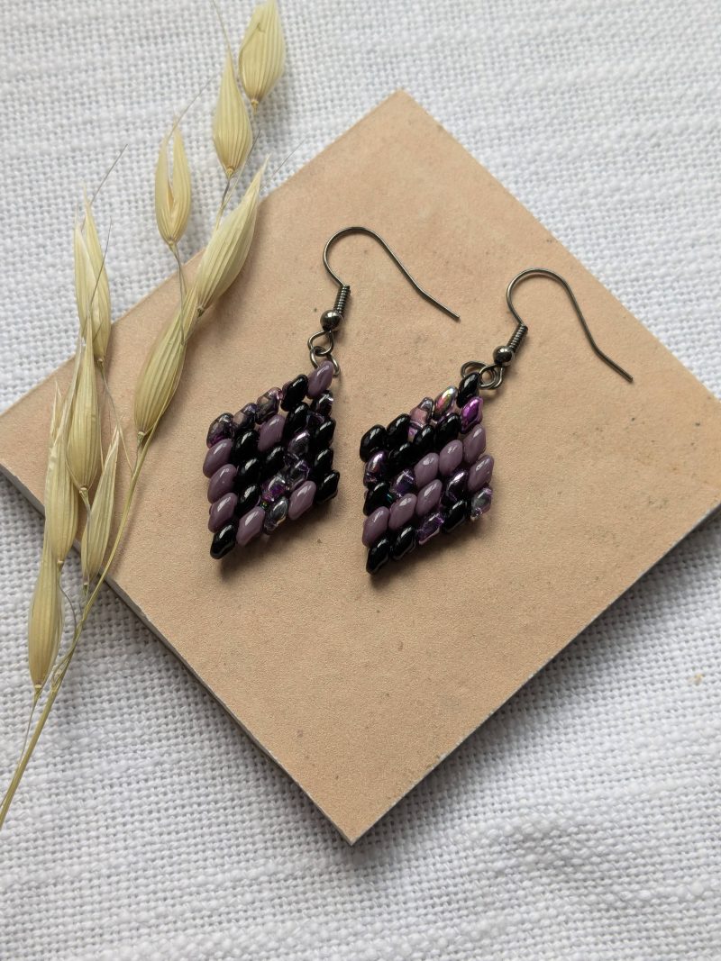 Handwoven Beaded Diamond-Shaped Dangle Earrings - Black and purple