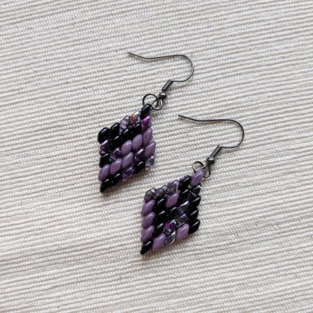 Handwoven Beaded Diamond-Shaped Dangle Earrings - Black and purple