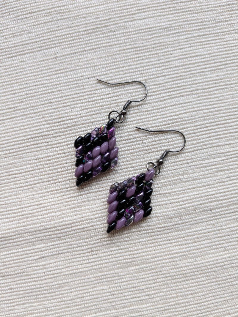 Handwoven Beaded Diamond-Shaped Dangle Earrings - Black and purple