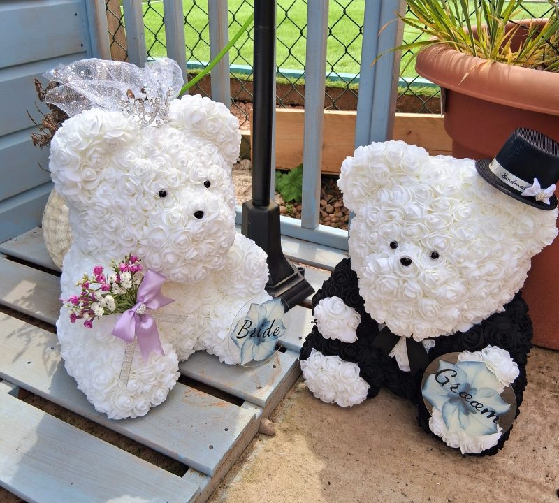 Bespoke Happy Couple Bears