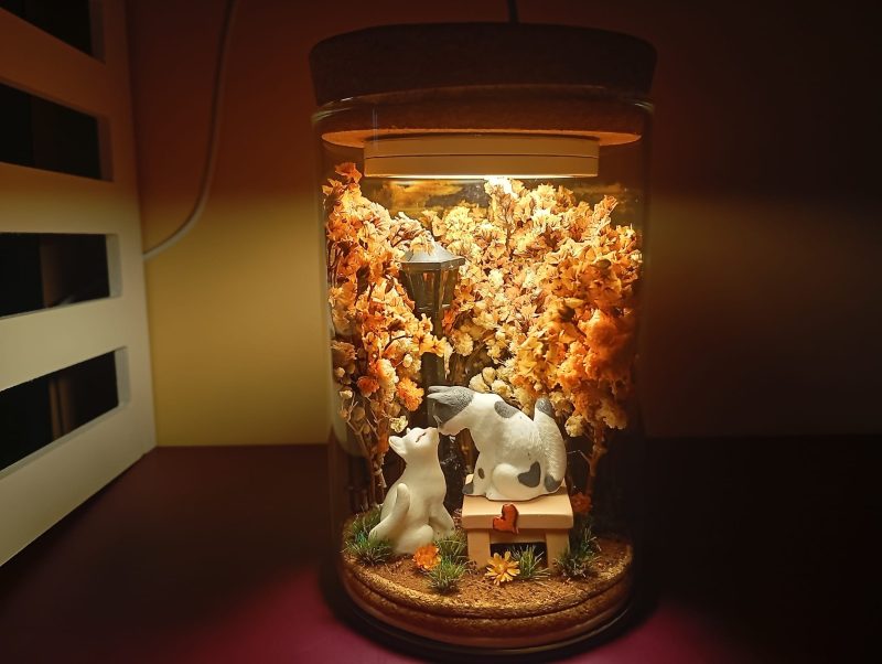 Purr-fect Romance lamp