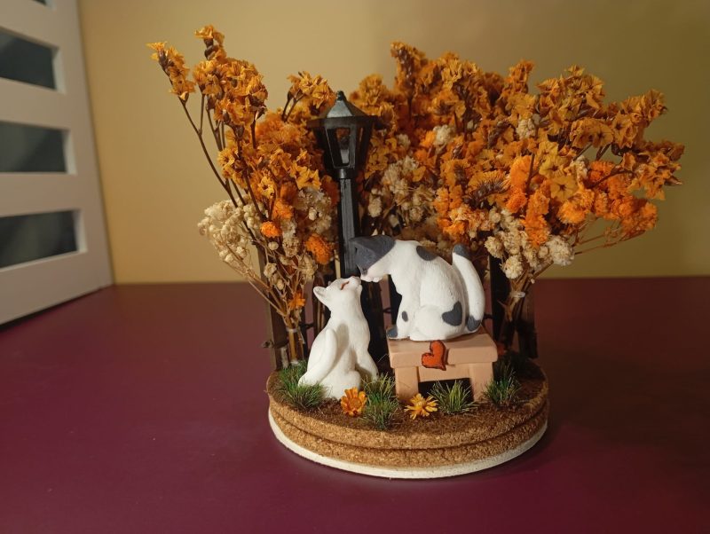 Purr-fect Romance lamp