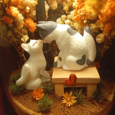 Purr-fect Romance lamp