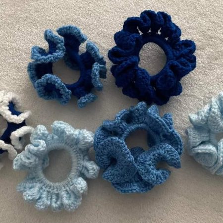 Crochet hair scrunchie