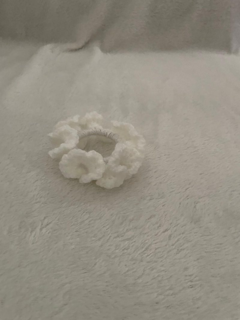 Crochet hair scrunchie