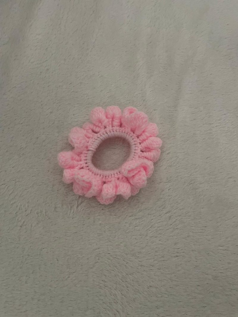 Crochet hair scrunchie