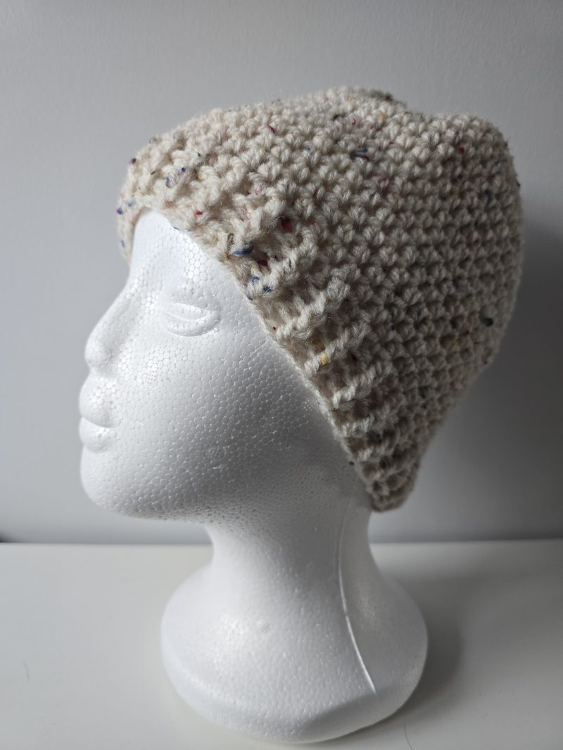 Warm and cosy beanie hat – crocheted by hand (Beige with coloured speckles)