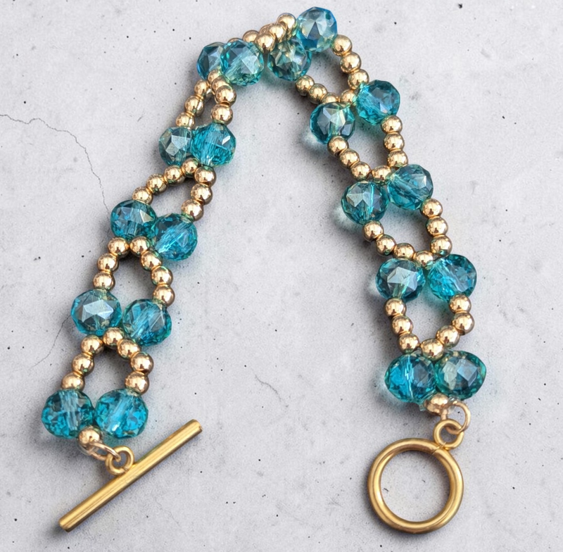 Elegant Teal and Gold-Tone Beaded Bracelet
