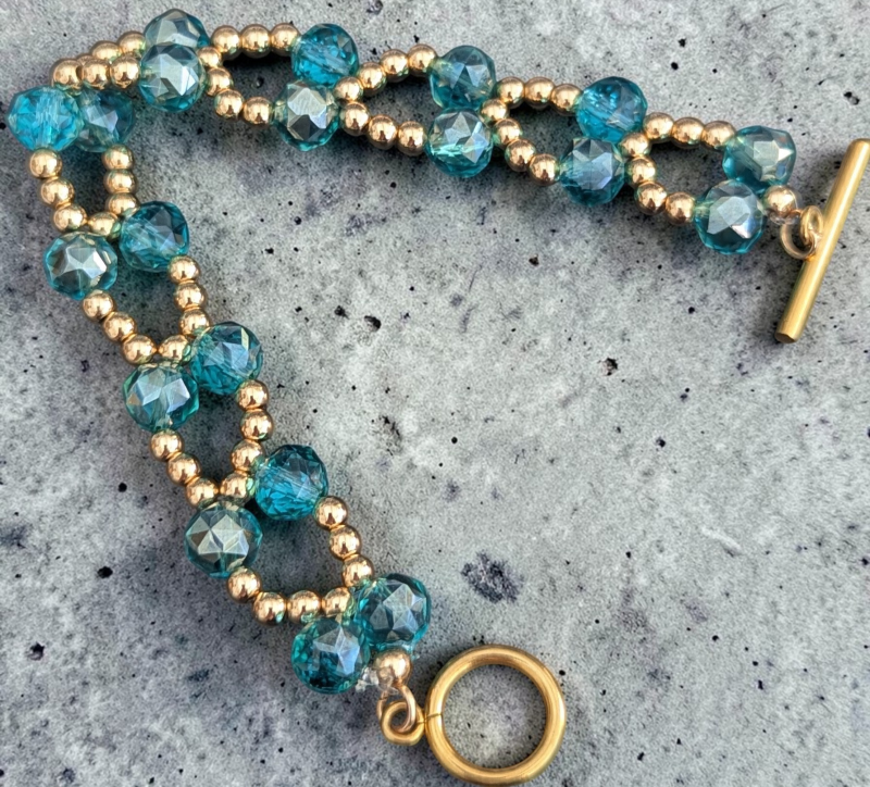 Elegant Teal and Gold-Tone Beaded Bracelet