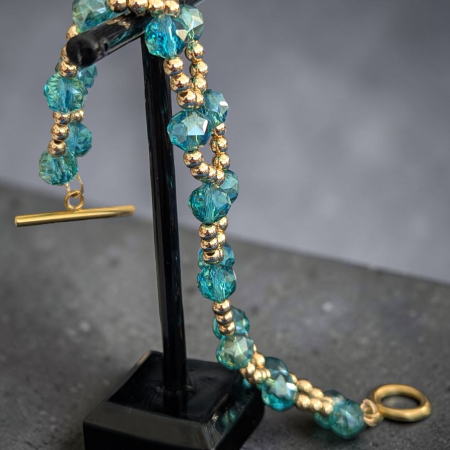 Elegant Teal and Gold-Tone Beaded Bracelet