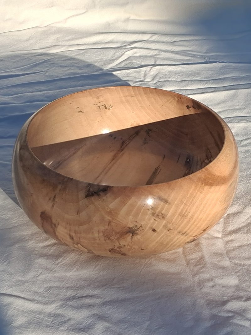 Decoratively shaped round bowl in natural spalted white poplar wood.