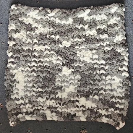 Chunky Finger‑Knitted Baby Blanket – Handmade Soft Newborn Gift Grey