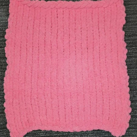 Chunky Finger‑Knitted Baby Blanket – Handmade Soft Newborn Gift Pink