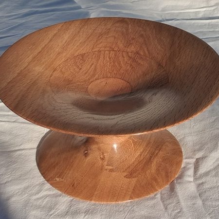 Platter on pedestal