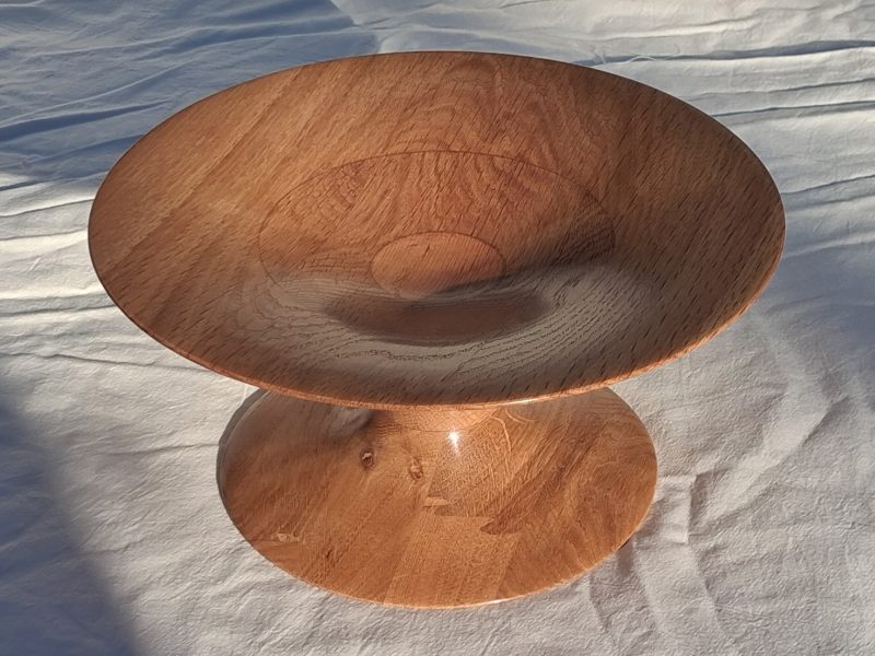 Platter on pedestal
