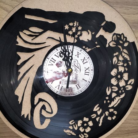 Handcrafted Vinyl Record Wedding Clock – Silhouette Couple with Floral Accents and Roman Numerals