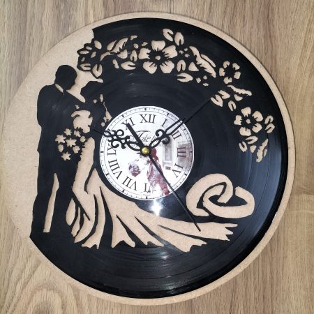 Handcrafted Vinyl Record Wedding Clock – Silhouette Couple with Floral Accents and Roman Numerals