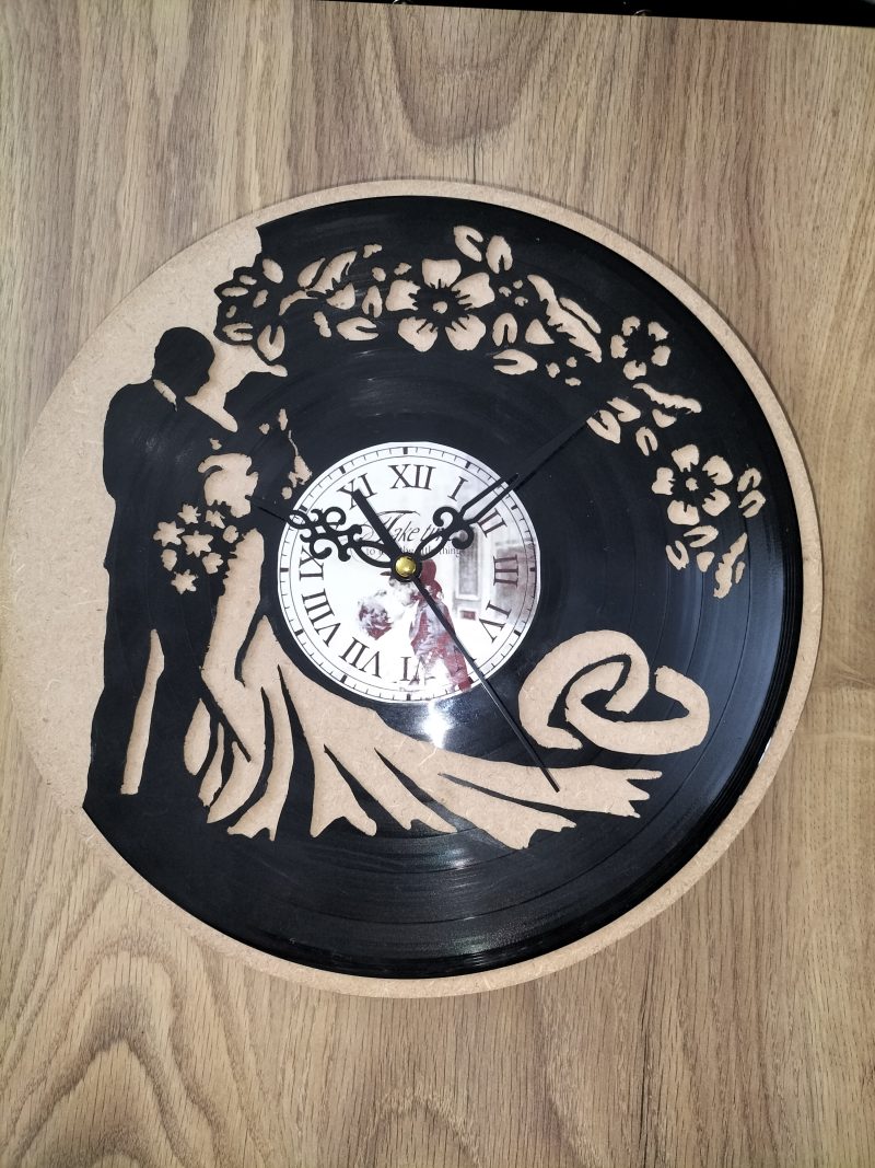 Handcrafted Vinyl Record Wedding Clock – Silhouette Couple with Floral Accents and Roman Numerals