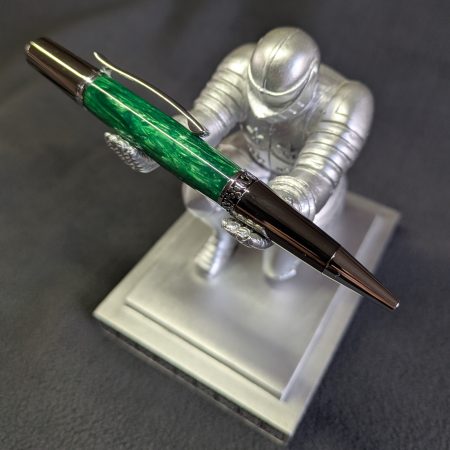 Handmade Zeta Style pen in green acrylic