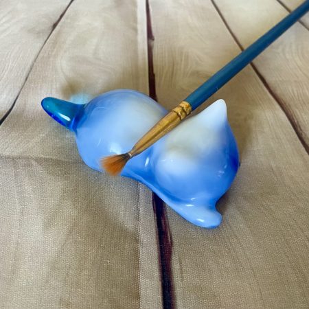 Sweet little blue and white cat shaped brush rest. Chopstick rest. Brush not included.