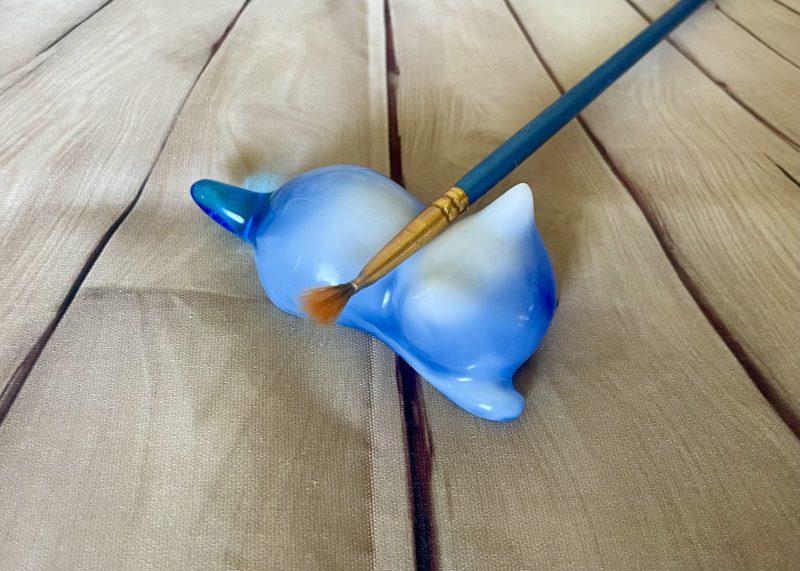Sweet little blue and white cat shaped brush rest. Chopstick rest. Brush not included.