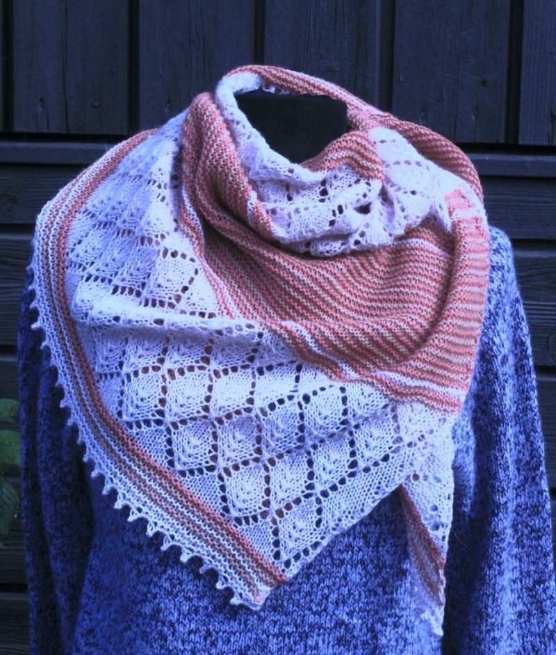 Handknitted shawl.