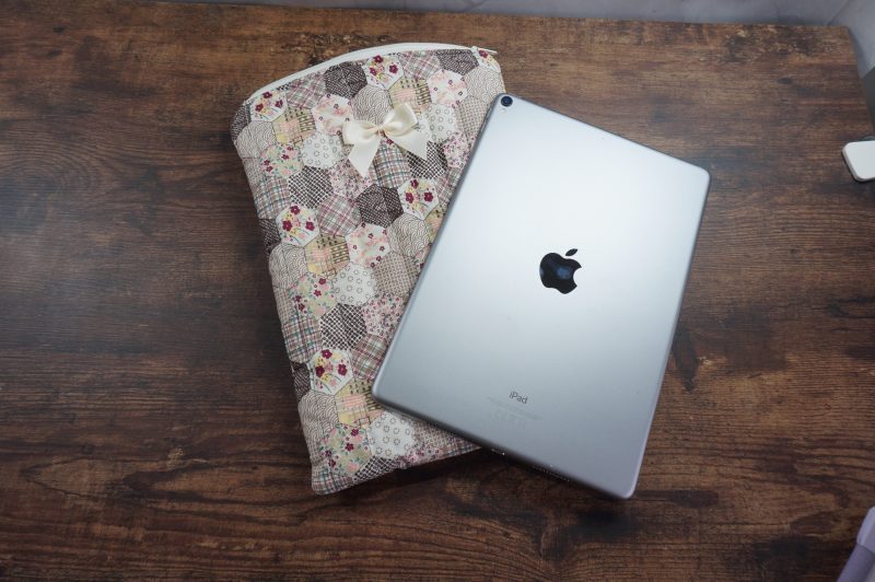 Quilted hexagon ipad case
