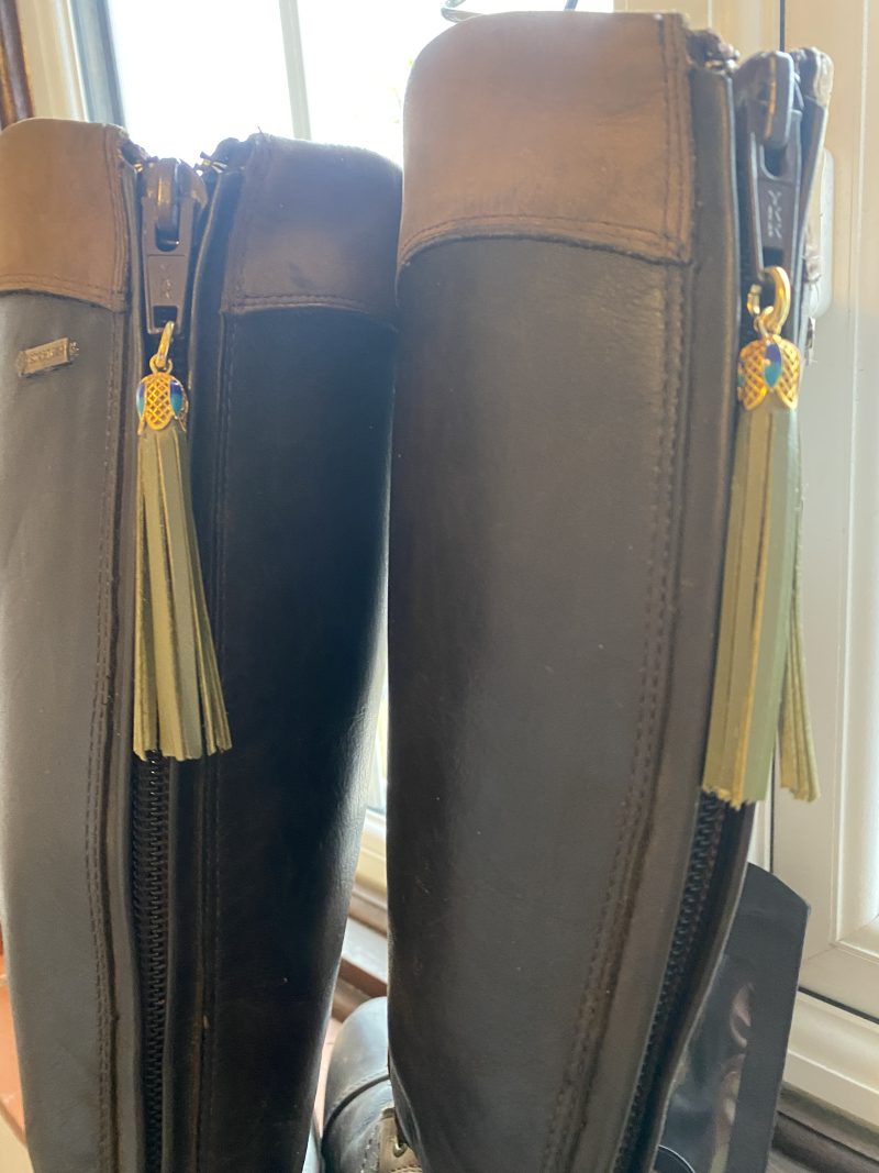 Boot tassel stunning green leather with tibetan silver topper