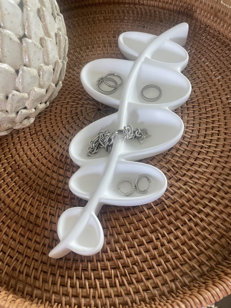 White eco resin leaf shaped trinket jewellery tray