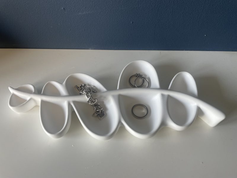 White eco resin leaf shaped trinket jewellery tray